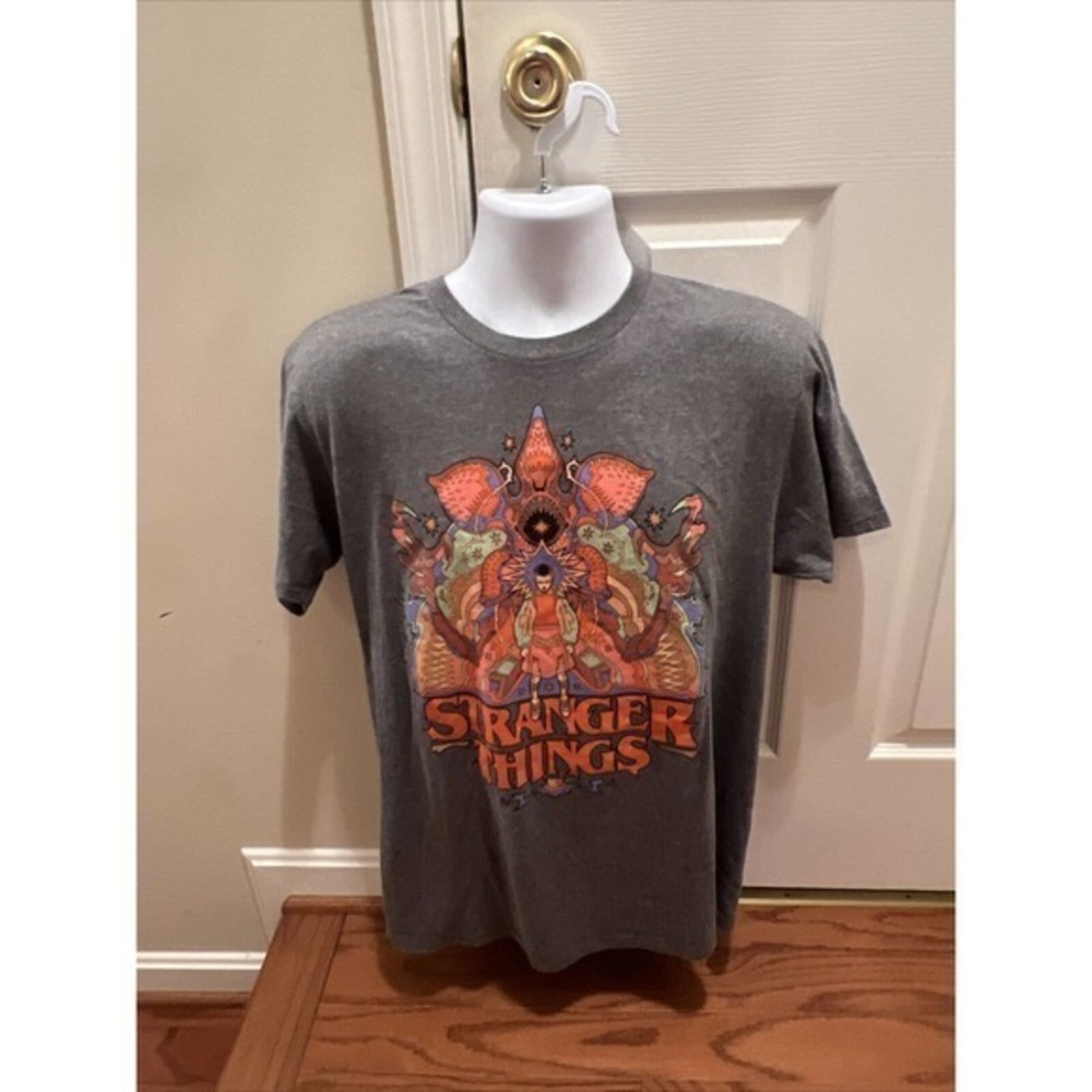 Unisex Stranger Things Sci-Fi Netflix TV Series Ringer Tee Size Large (KB10)